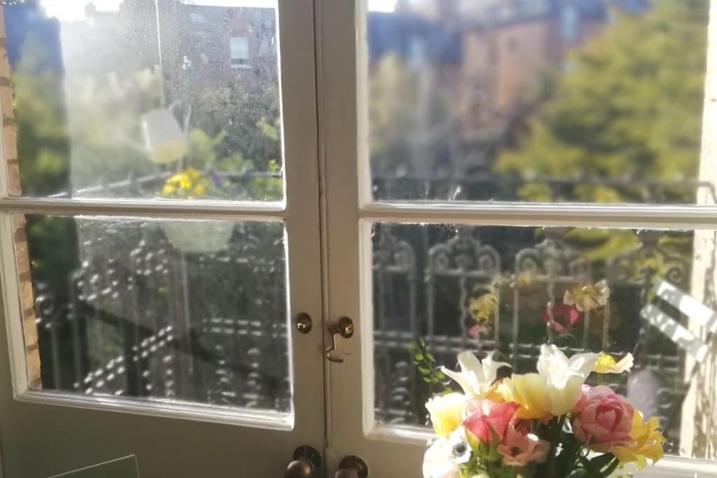 Charming London With Balcony Londres Exterior foto