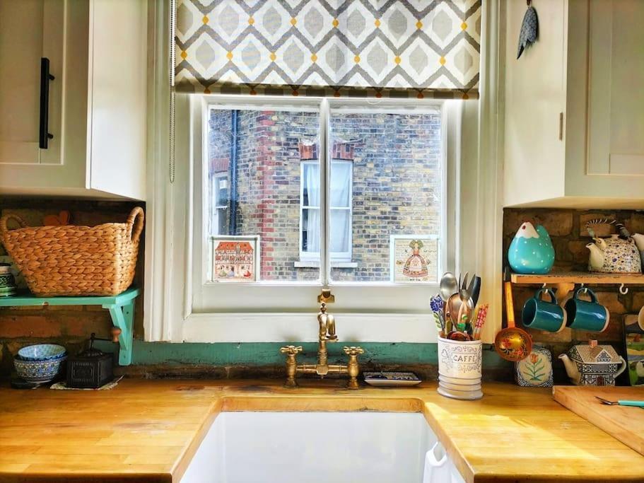 Charming London With Balcony Londres Exterior foto